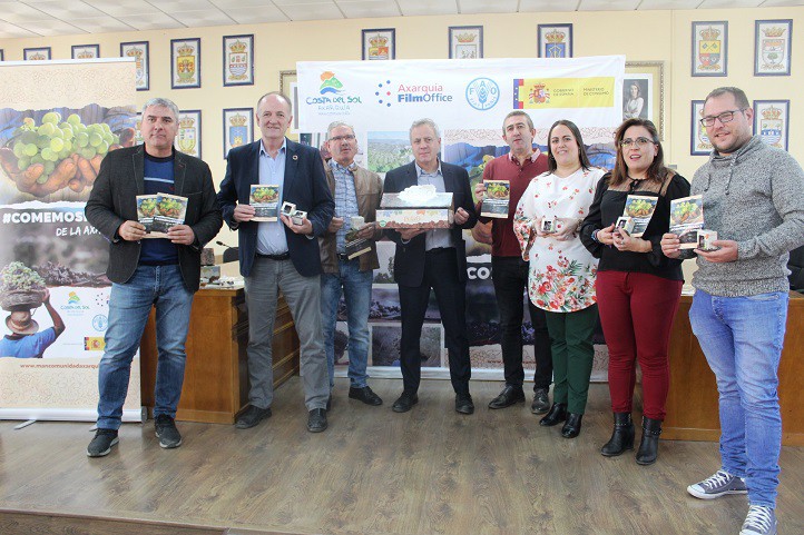 Las Pasas de la Axarquía cierran su promoción por la provincia