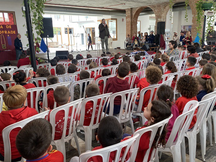 Más de 1.200 escolares participan en la ‘II Muestra de Artesanía Cofrade’