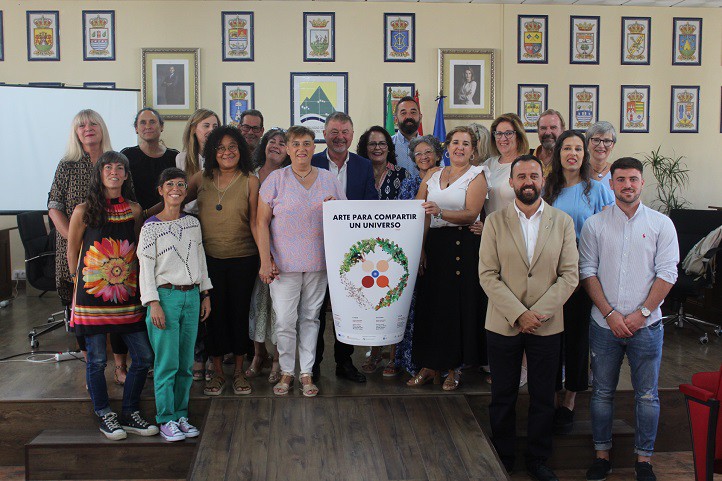 La Asociación Azul Violeta elige tres municipios axárquicos para la creación de obras vinculada a sus territorios