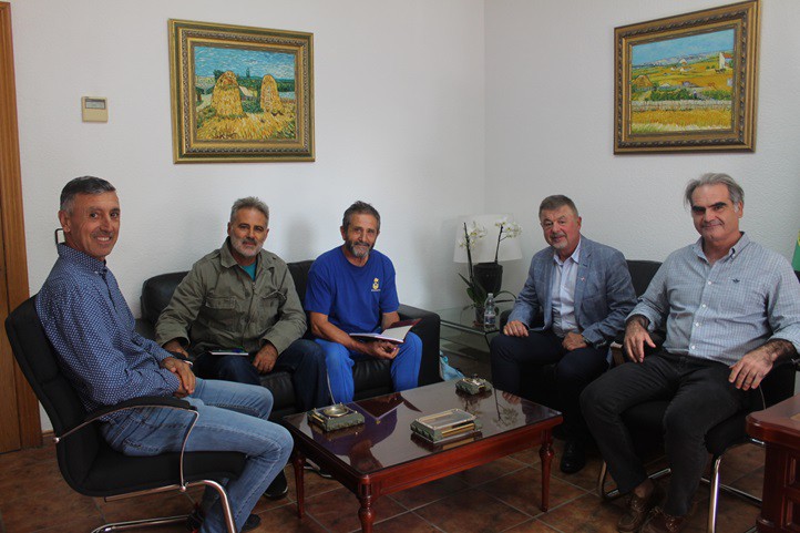 La Plataforma en defensa de la agricultura de la Axarquía pide colaboración a la Mancomunidad