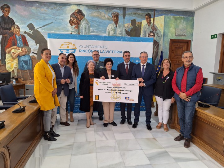 La Guardia Civil dona 13.000 euros a la Asociación Rincón Contigo 