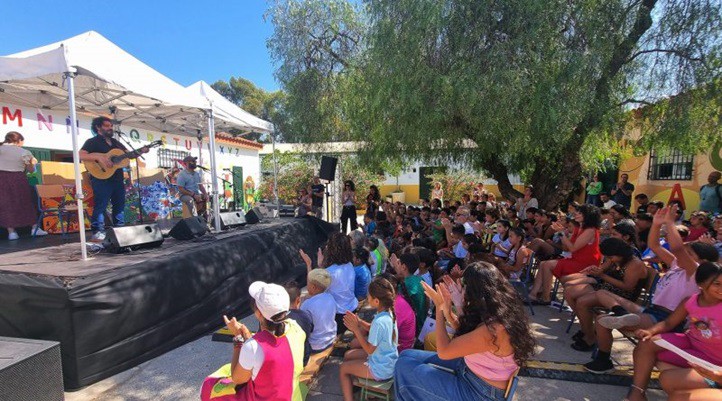 El Kanka y Brisa llevan la magia de la música al CEIP ‘María de la O’ de Los Asperones