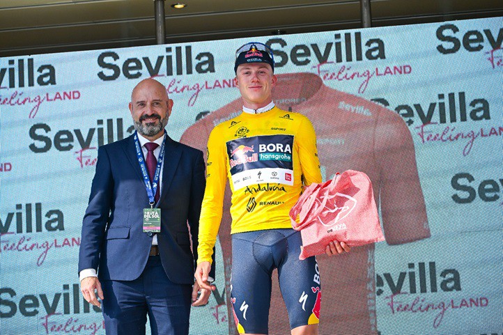 El belga Maxim Van Gils gana la primera etapa de la Vuelta Ciclista Andalucía