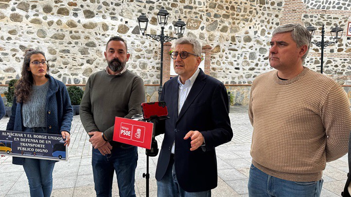 El PSOE pide a la Junta que dote de un transporte digno a los pueblos de la Axarquía