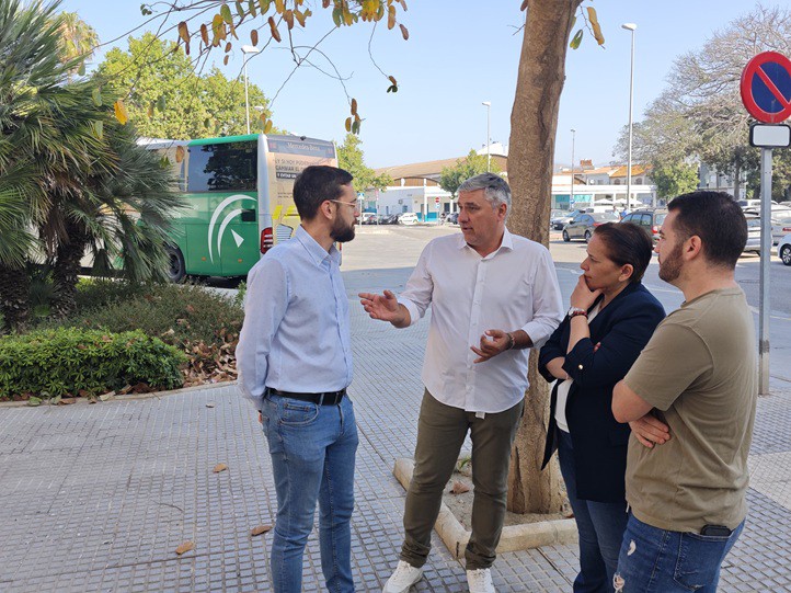 El PSOE reivindica a la Junta mejoras del servicio del autobús en la Axarquía 