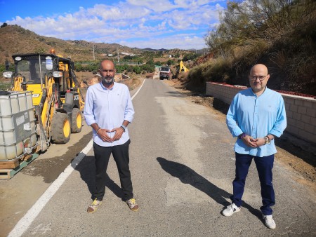 Vélez-Málaga mejora el estado de la carretera entre Cajiz y Los Íberos 