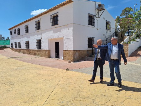 El subdelegado del Gobierno visita las obras de la Granja Escuela de La Viñuela 