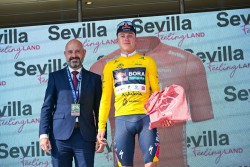 El belga Maxim Van Gils gana la primera etapa de la Vuelta Ciclista Andalucía
